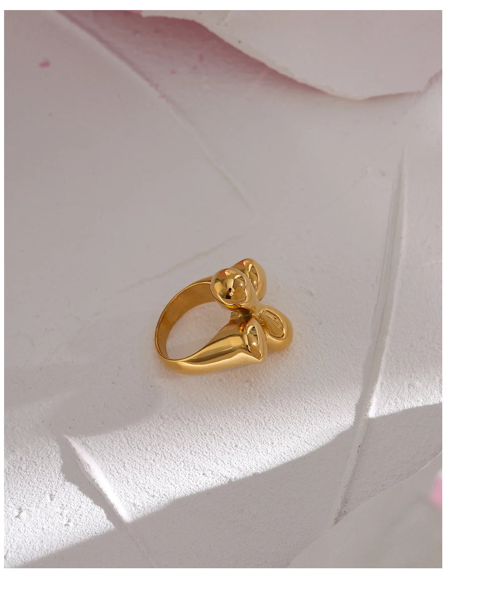 Ring mit stilisiertem Blumendesign – 18 Karat vergoldeter Edelstahl