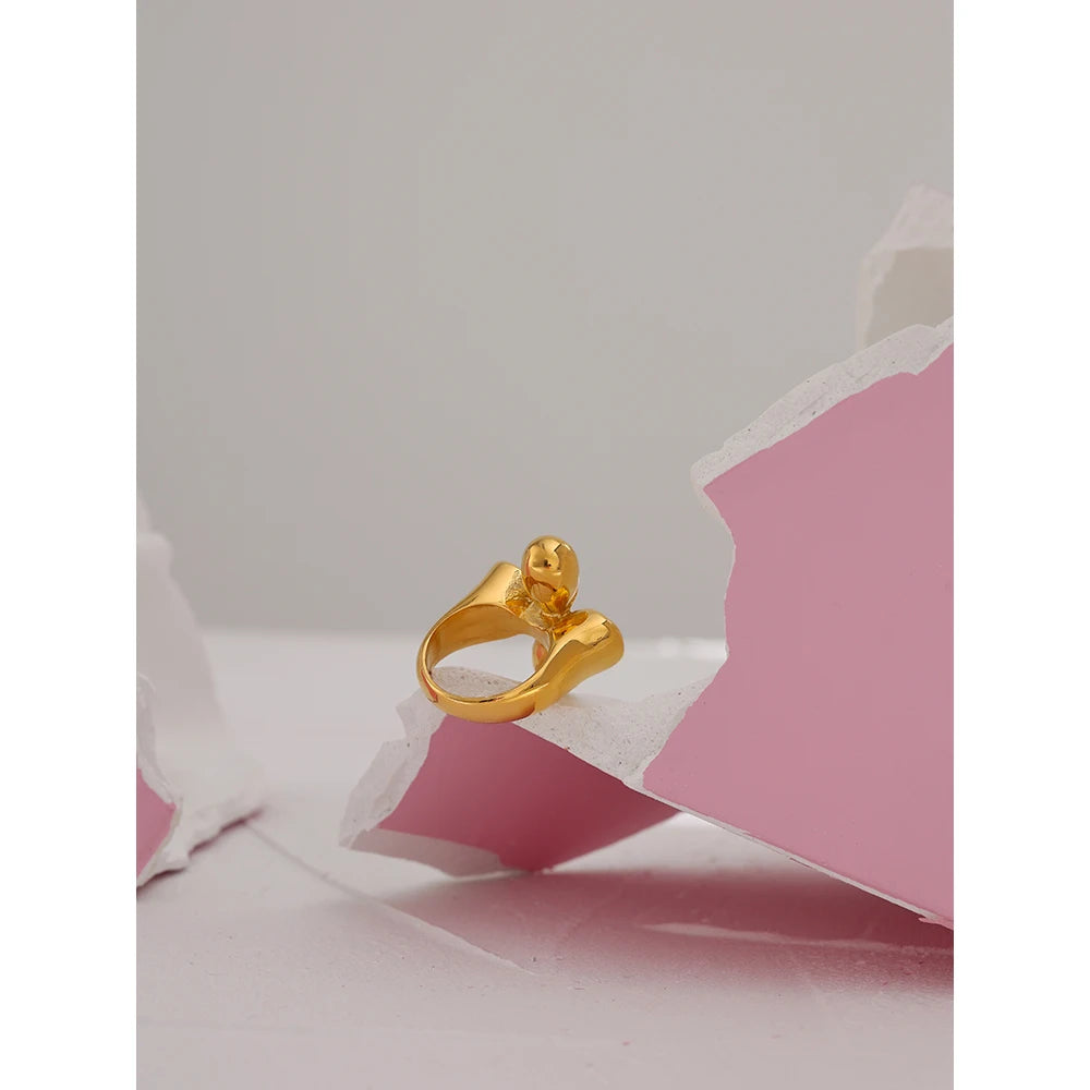 Ring mit stilisiertem Blumendesign – 18 Karat vergoldeter Edelstahl