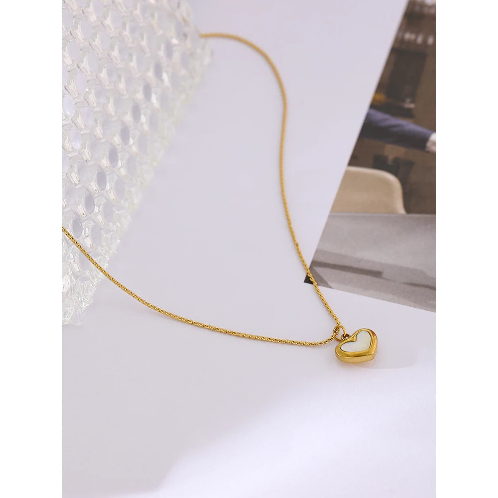 Collier Pendentif Cœur en Coquille Naturelle
