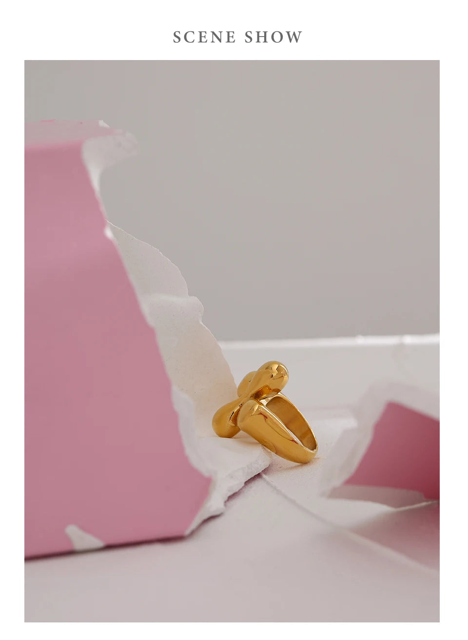 Ring mit stilisiertem Blumendesign – 18 Karat vergoldeter Edelstahl