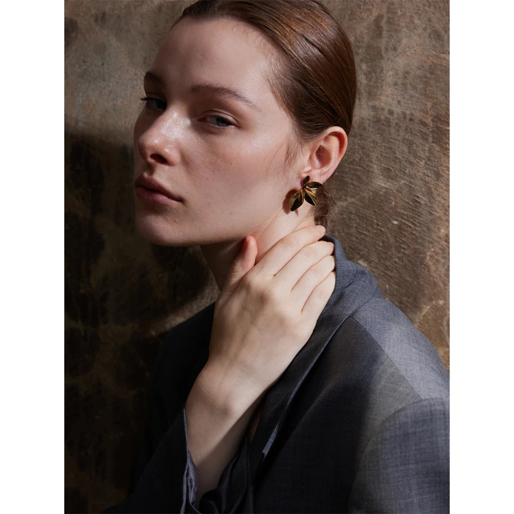 Boucles d’oreilles feuillage – Acier inoxydable doré, design sculpté