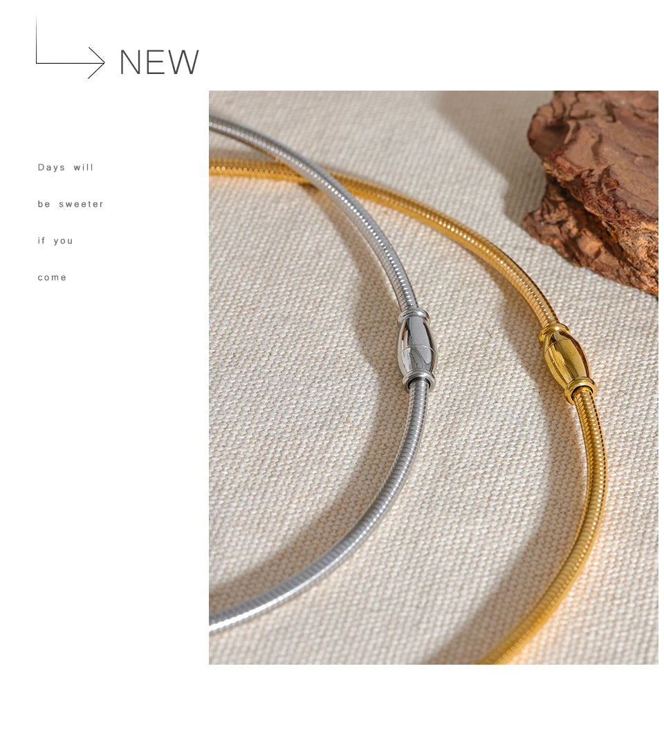 Collier Ras du Cou Tendance Plaqué Or 18K – Minimaliste et Stylé