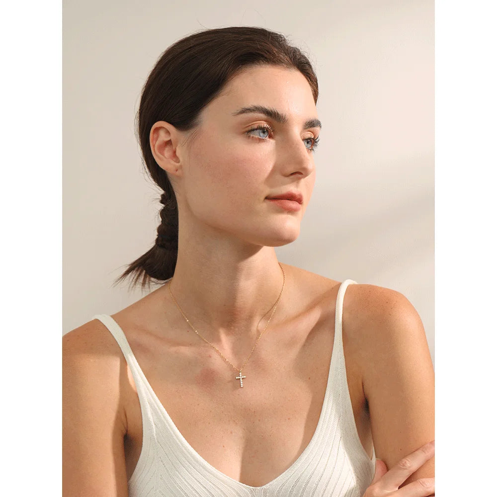 Zirkonia-Kreuz-Halskette – Brillante Eleganz