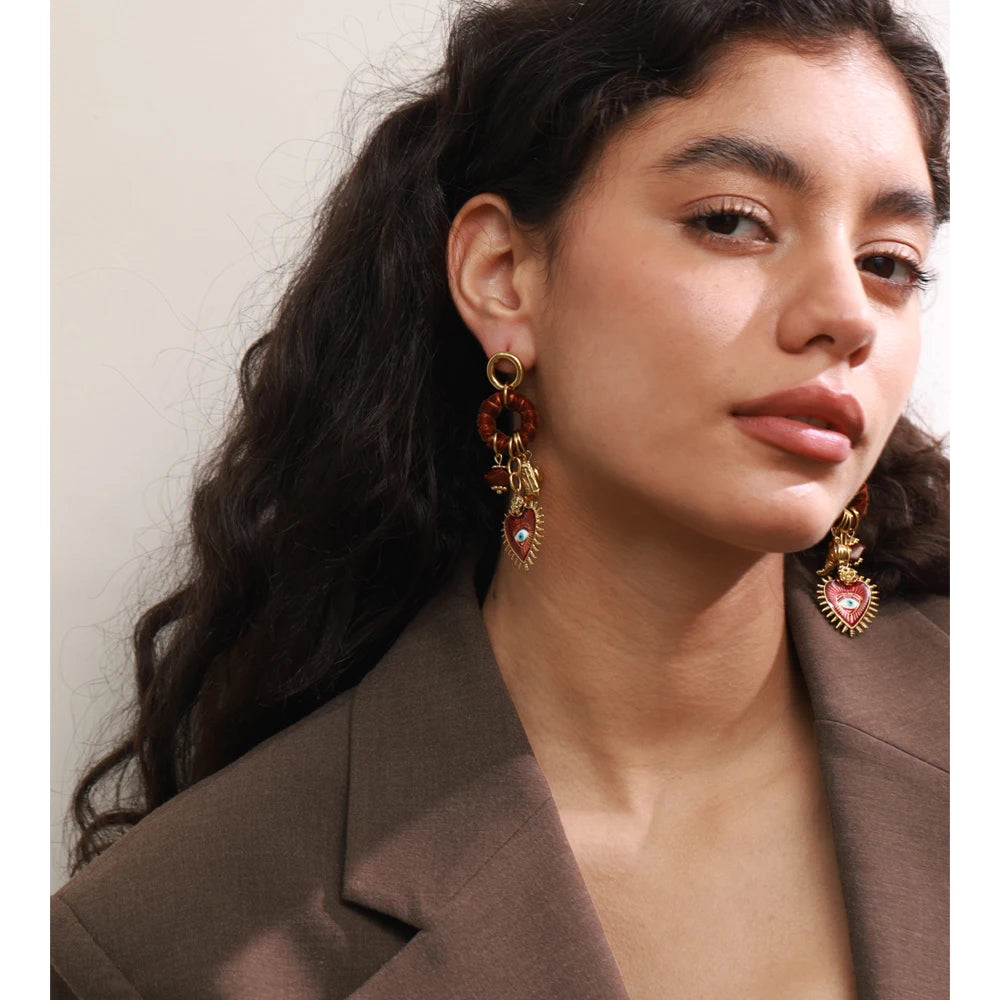 Boucles d’oreilles pendantes cœur, lune et fleur dorée