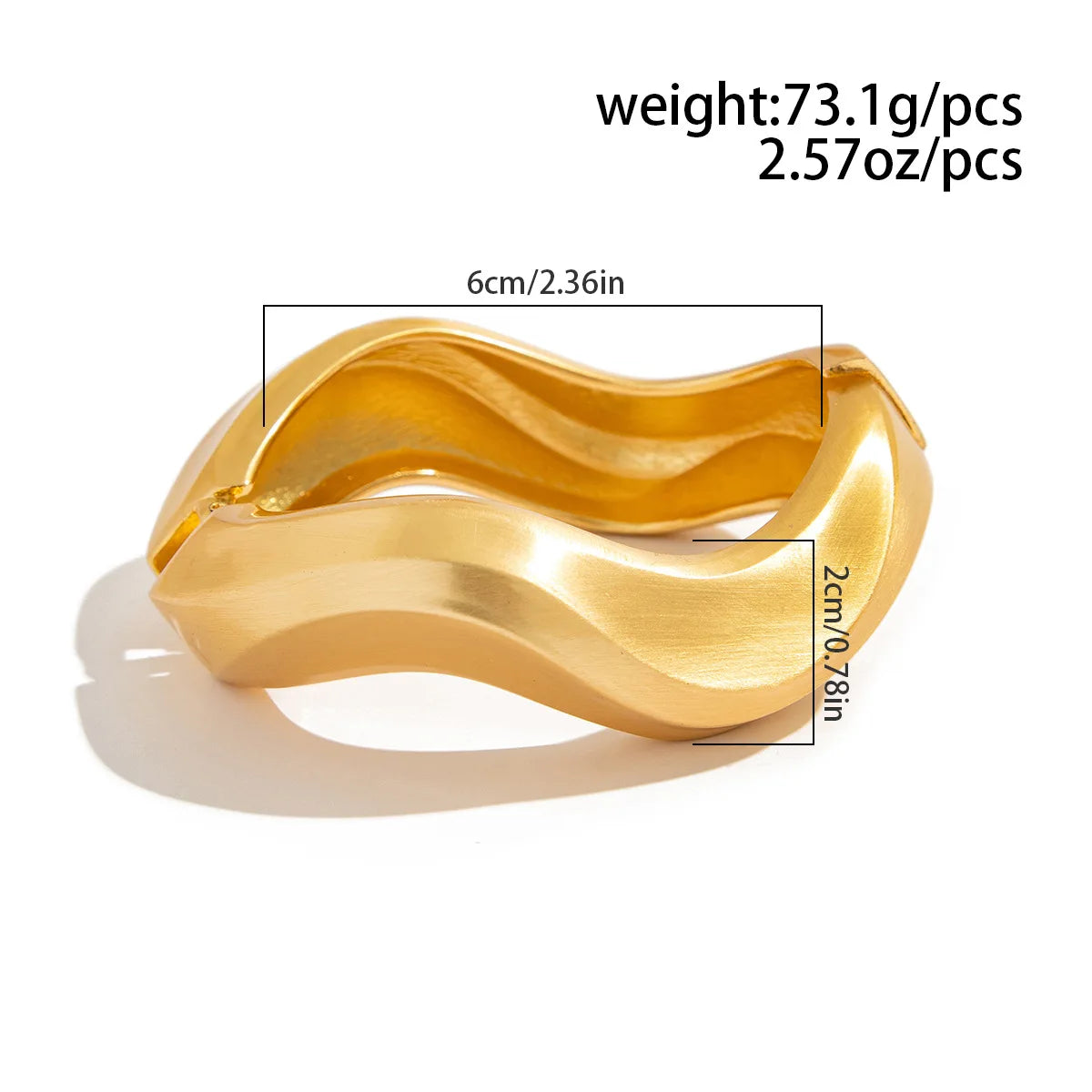Geformtes Manschettenarmband – Organisches Golddesign