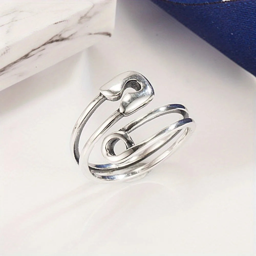 Sicherheitsnadelring – Silberner Edelstahl, verstellbarer Ring für Damen & Herren, trendiger Rock und minimalistischer Schmuck