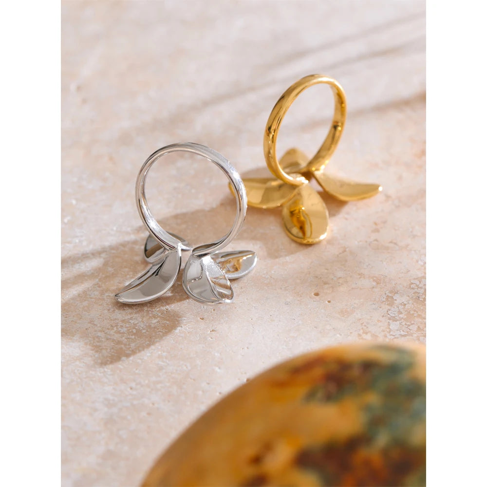 Bague Fleur Sculptée en Acier Inoxydable