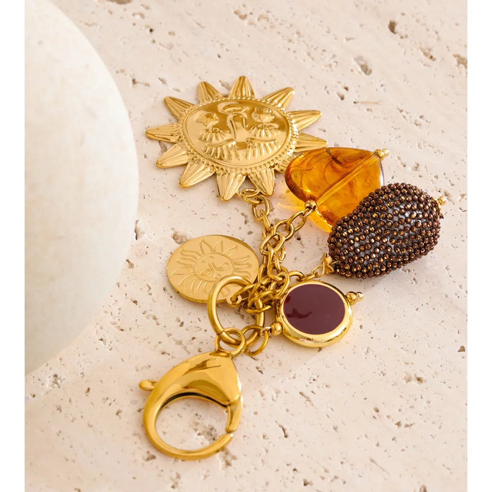 Porte-clés pendentif soleil et cœur en résine dorée