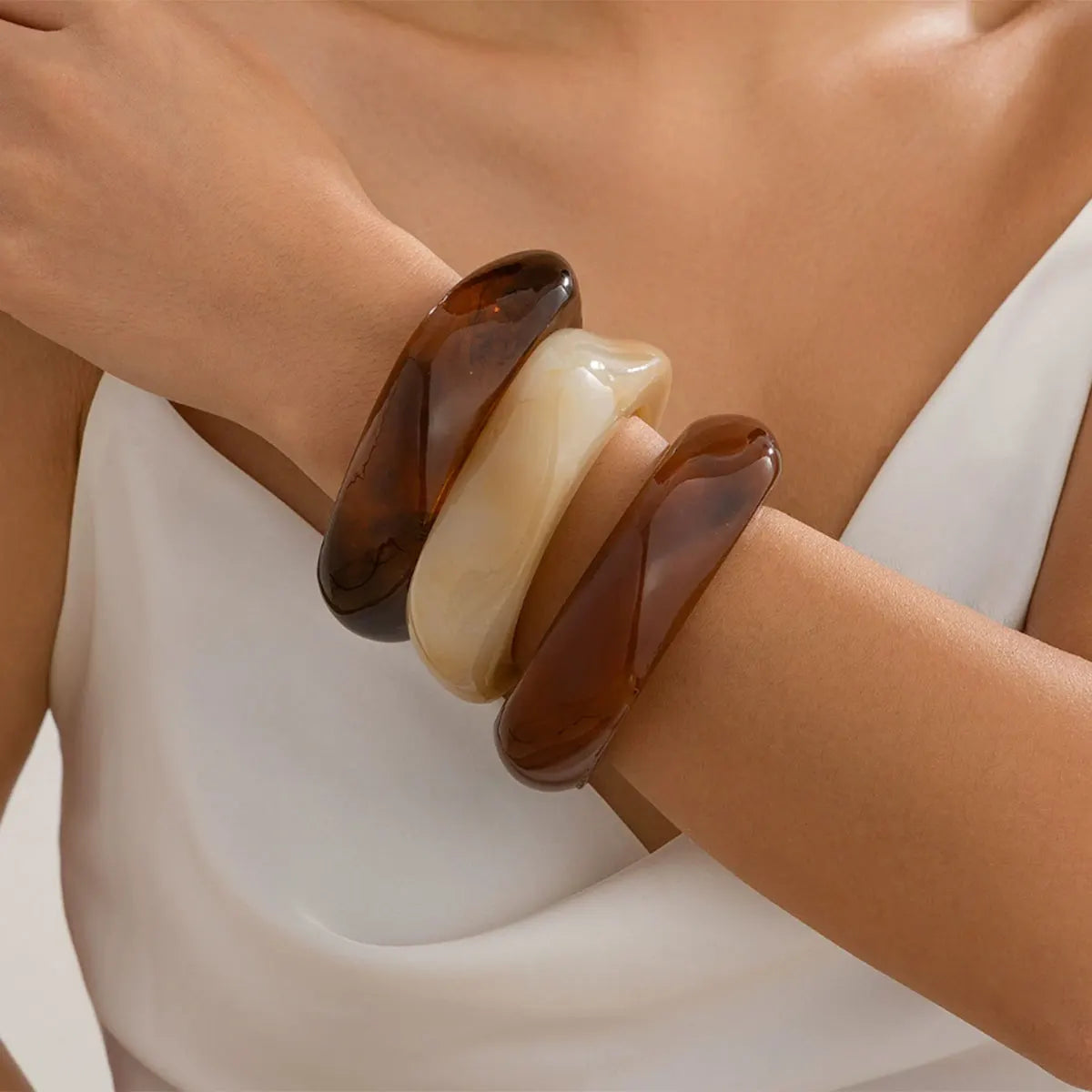 Manschettenarmband aus Harz – Vintage-Stil, unregelmäßige Formen