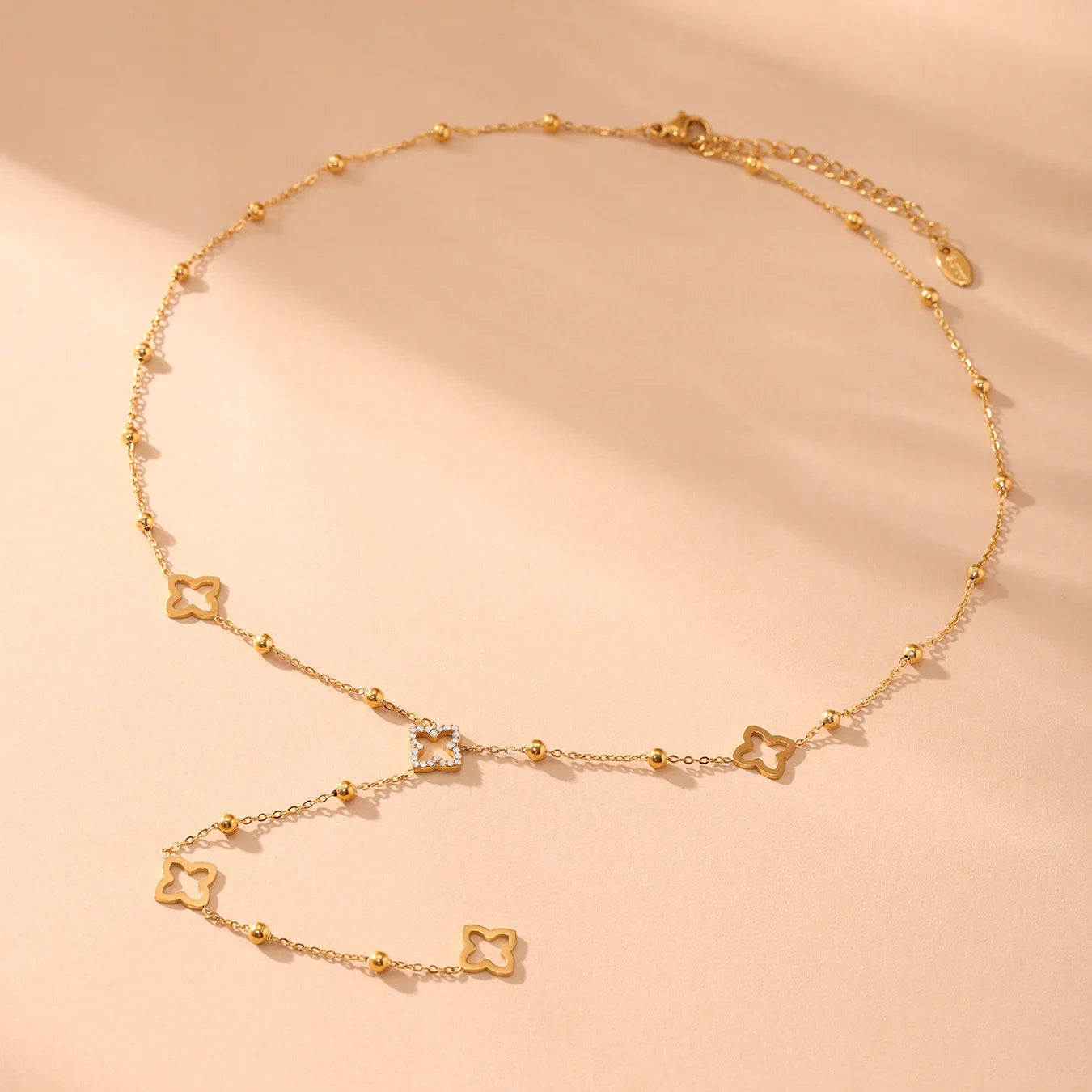 Collier Trèfle Porte-Bonheur – Longue Chaîne Dorée en Acier Inoxydable