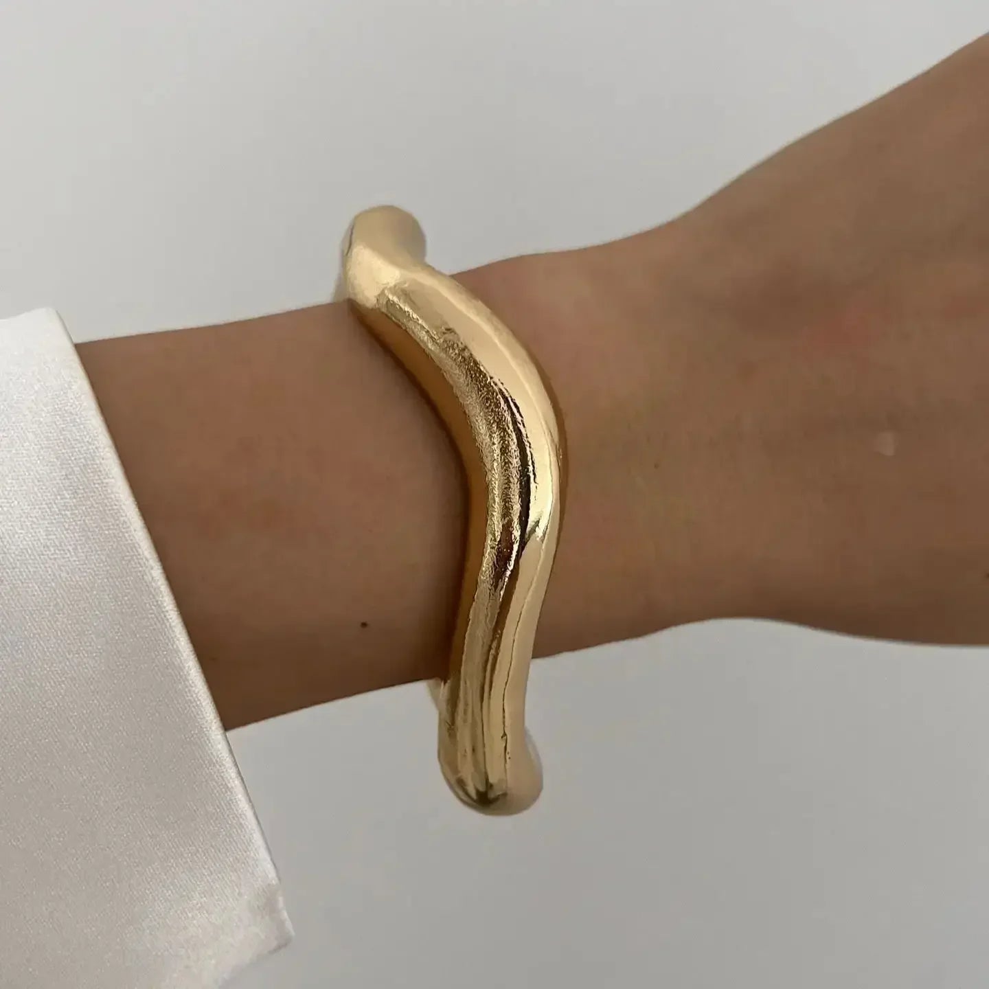 Breites Armreif-Armband – Gold- oder Silbermetall-Finish