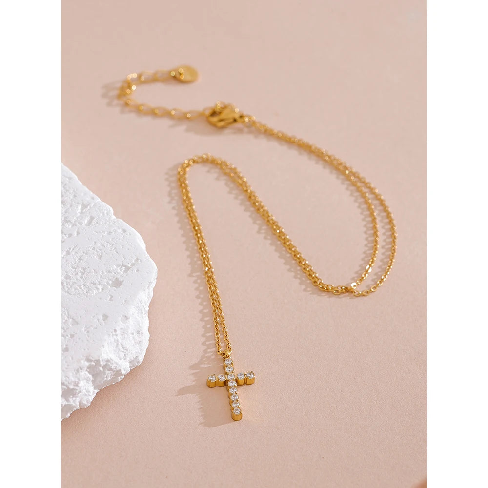 Zirkonia-Kreuz-Halskette – Brillante Eleganz