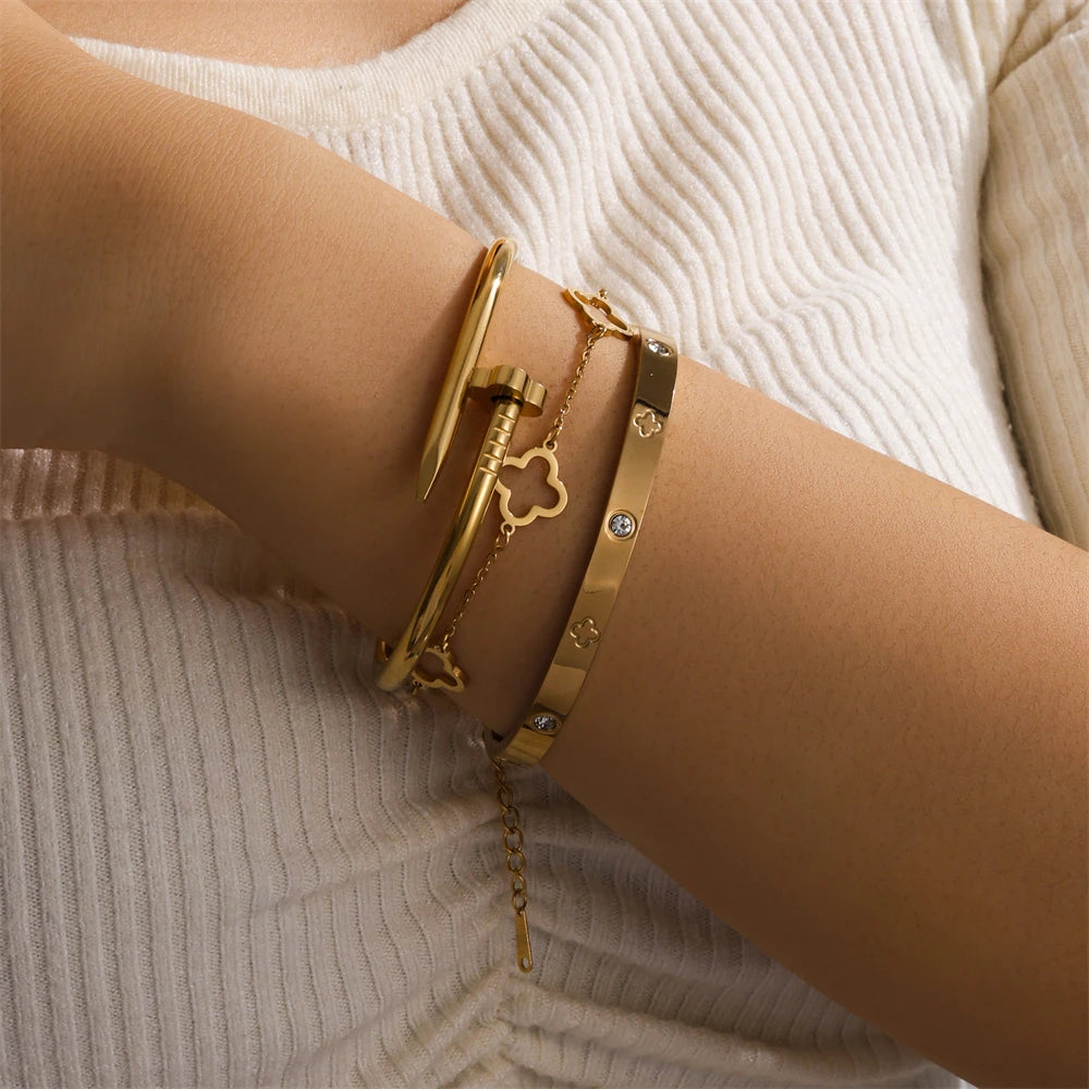 3er-Set goldene Armbänder – Glücksklee & schickes Design