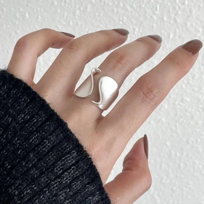 Minimalistischer breiter Ring aus 925er Silber – Modernes & elegantes Design