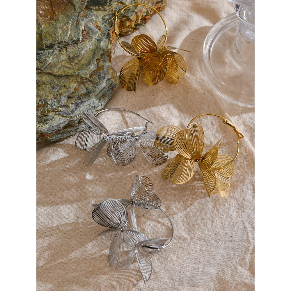 Boucles d’oreilles fleur dorée – Design exclusif, acier inoxydable