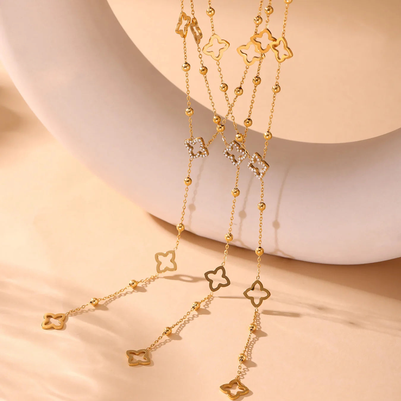 Collier Trèfle Porte-Bonheur – Longue Chaîne Dorée en Acier Inoxydable