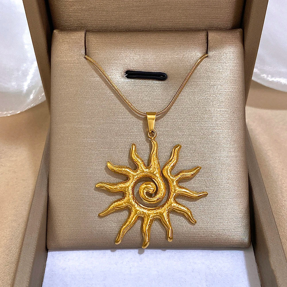 Halskette mit Sonnenanhänger – Edelstahl in Gold oder Silber, Vintage-Stil