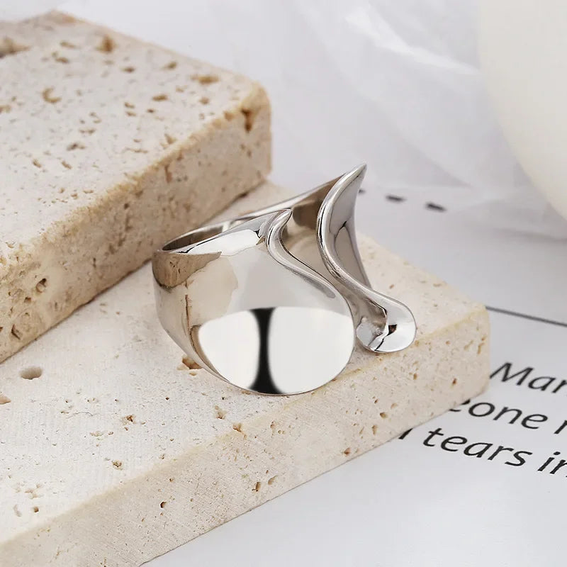 Minimalistischer breiter Ring aus 925er Silber – Modernes & elegantes Design