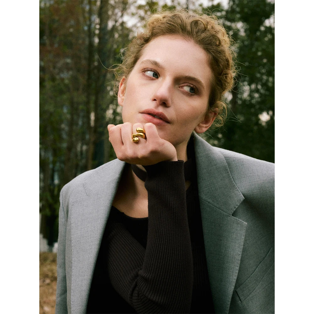 Bague texture dorée – élégance sculptée