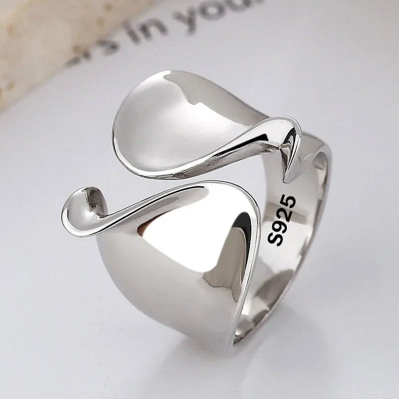 Minimalistischer breiter Ring aus 925er Silber – Modernes & elegantes Design