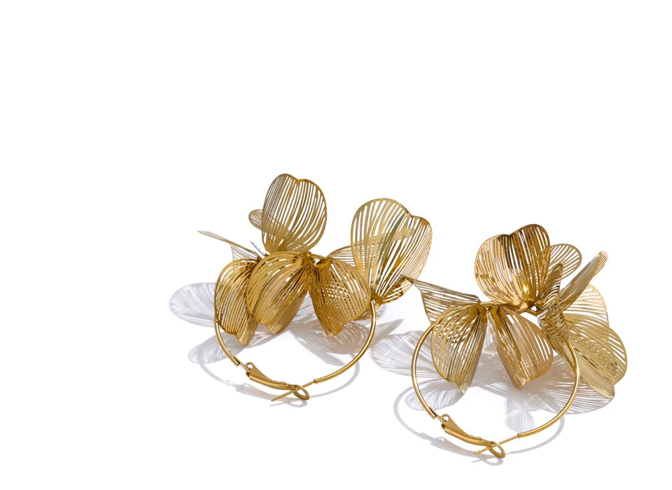 Boucles d’oreilles fleur dorée – Design exclusif, acier inoxydable