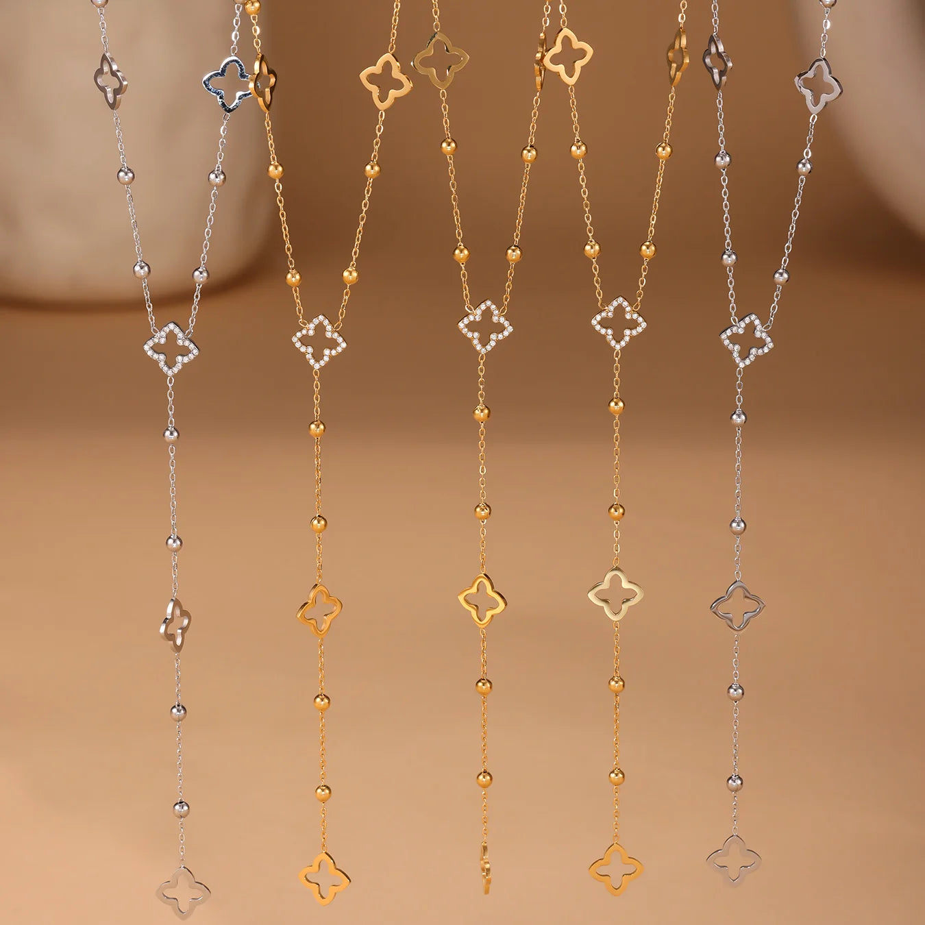 Collier Trèfle Porte-Bonheur – Longue Chaîne Dorée en Acier Inoxydable