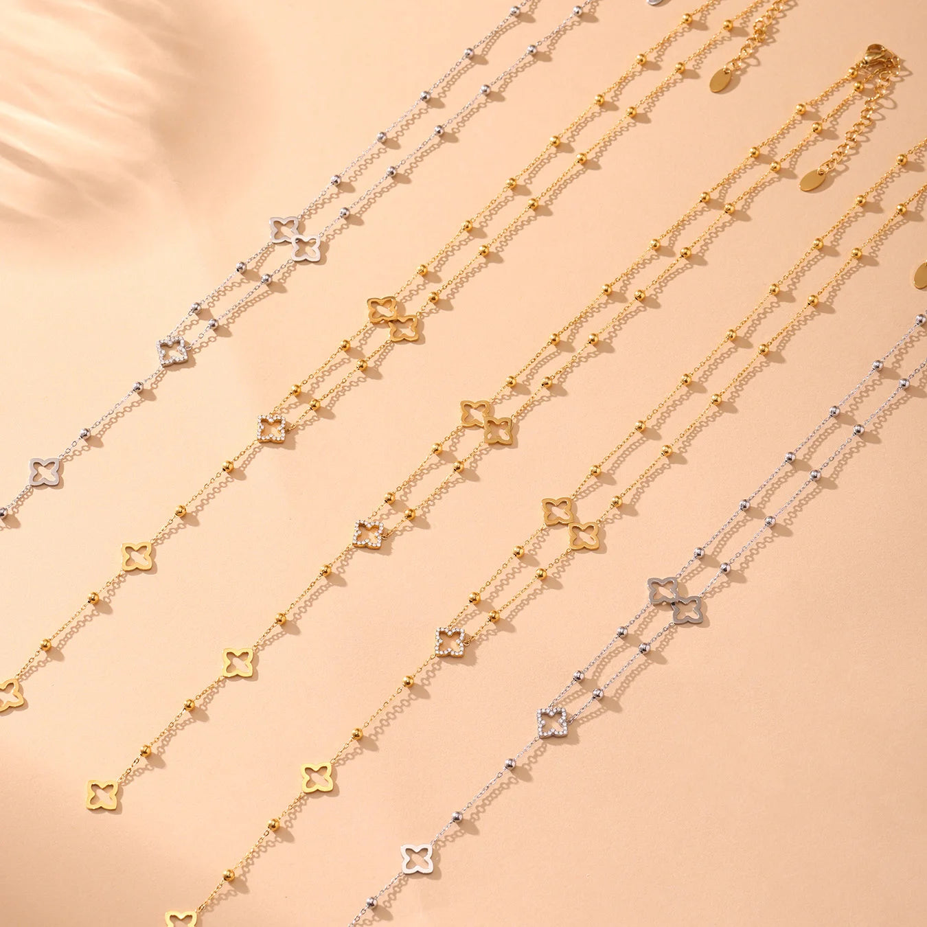 Collier Trèfle Porte-Bonheur – Longue Chaîne Dorée en Acier Inoxydable