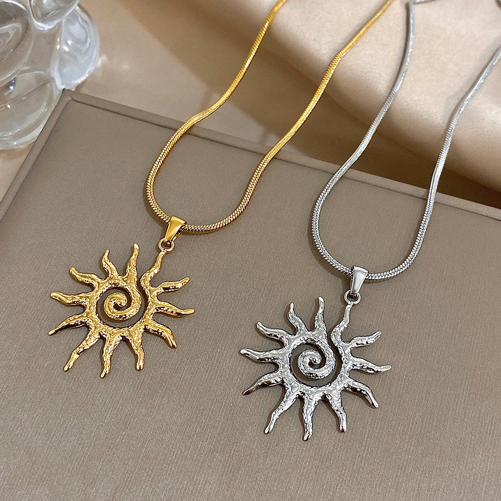 Halskette mit Sonnenanhänger – Edelstahl in Gold oder Silber, Vintage-Stil