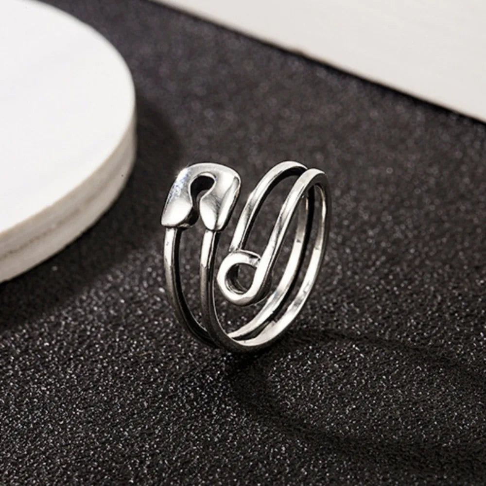 Sicherheitsnadelring – Silberner Edelstahl, verstellbarer Ring für Damen & Herren, trendiger Rock und minimalistischer Schmuck
