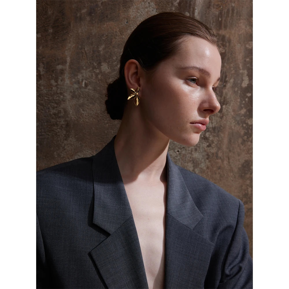 Boucles d’oreilles feuillage – Acier inoxydable doré, design sculpté