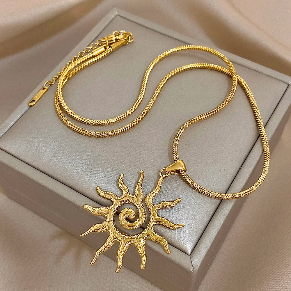Halskette mit Sonnenanhänger – Edelstahl in Gold oder Silber, Vintage-Stil
