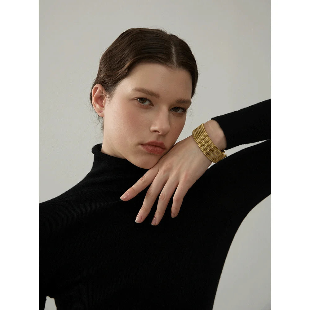 Breites strukturiertes Armband – Goldfarbener Edelstahl, offen und wasserdicht