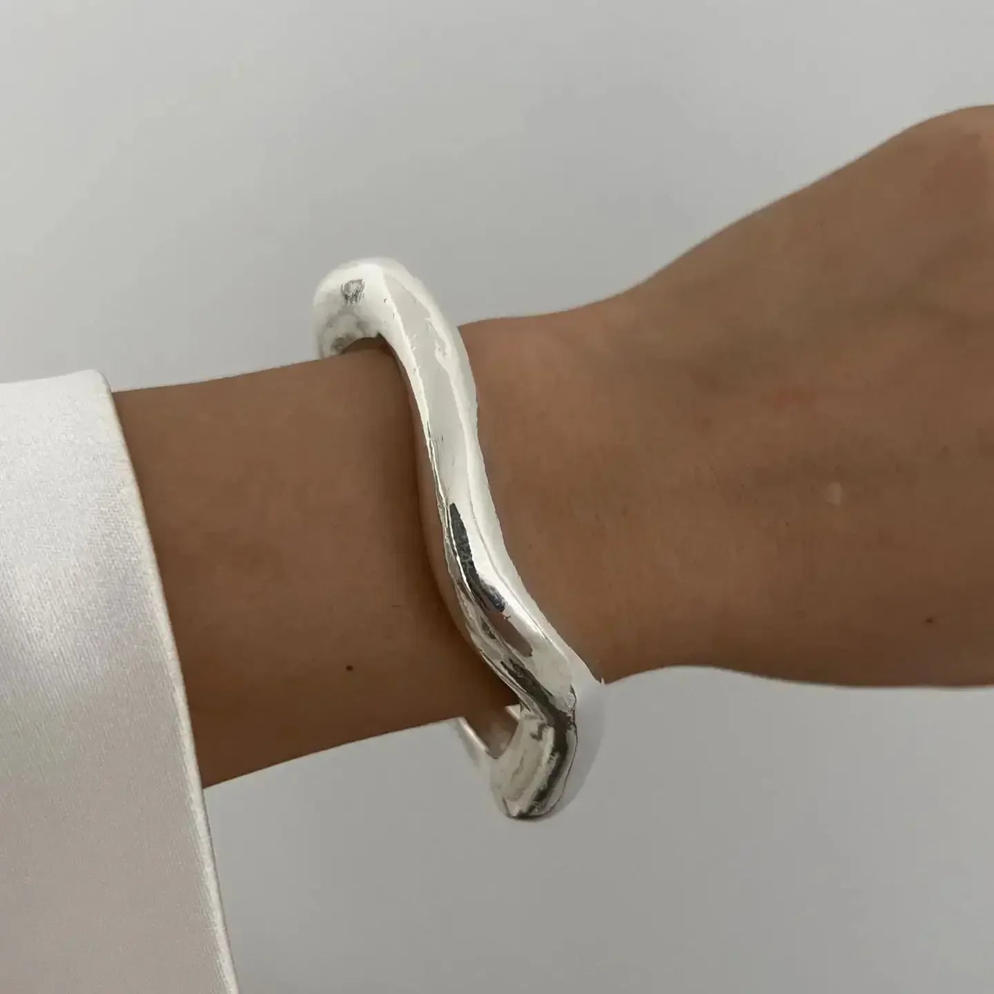 Breites Armreif-Armband – Gold- oder Silbermetall-Finish