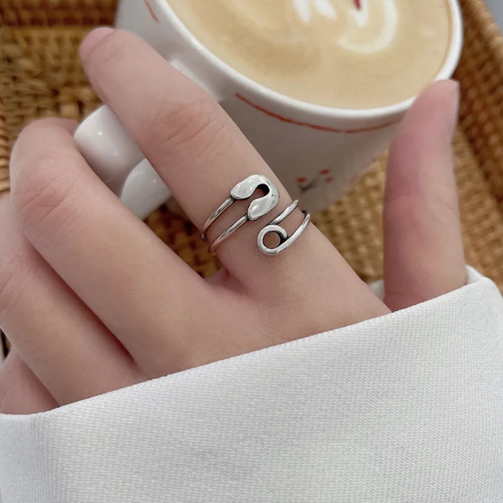 Sicherheitsnadelring – Silberner Edelstahl, verstellbarer Ring für Damen & Herren, trendiger Rock und minimalistischer Schmuck