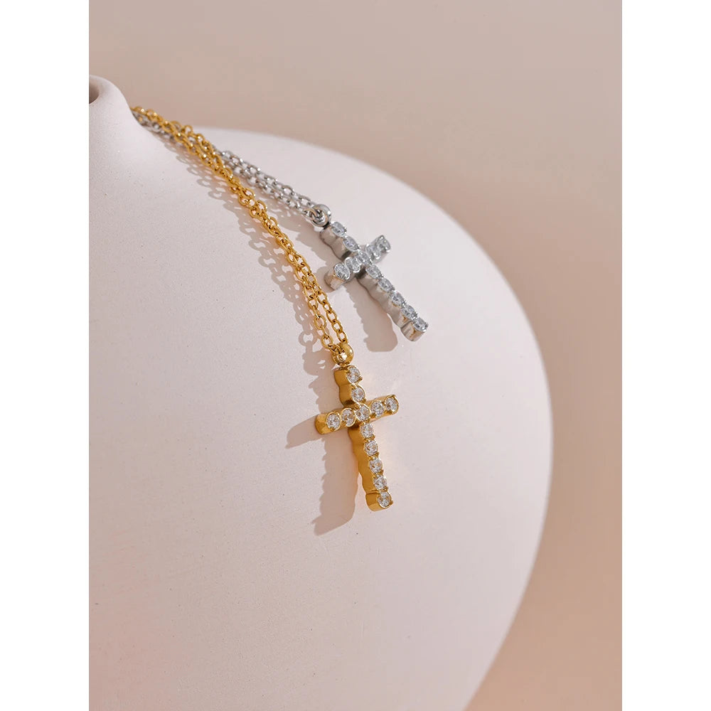 Zirkonia-Kreuz-Halskette – Brillante Eleganz