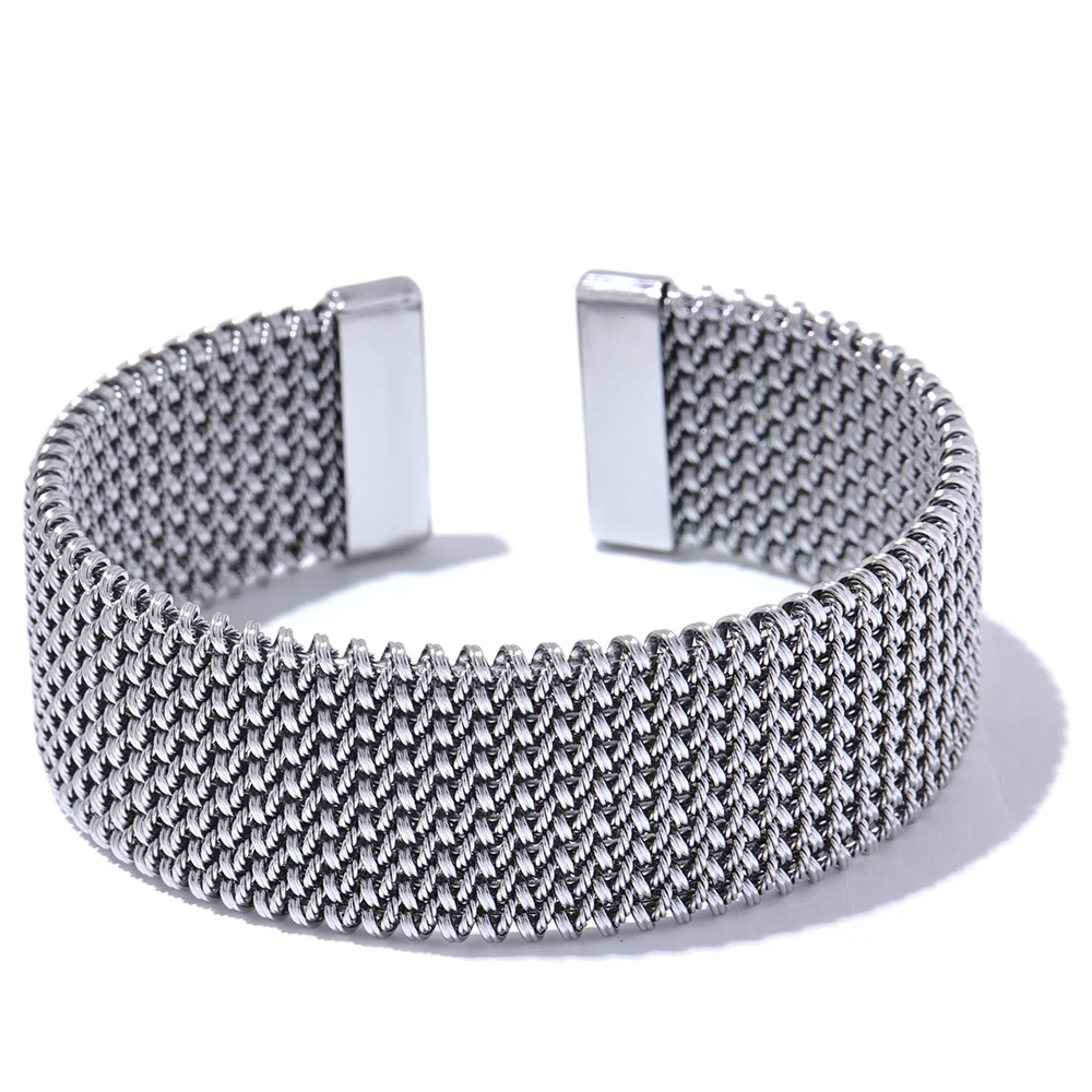 Breites strukturiertes Armband – Goldfarbener Edelstahl, offen und wasserdicht