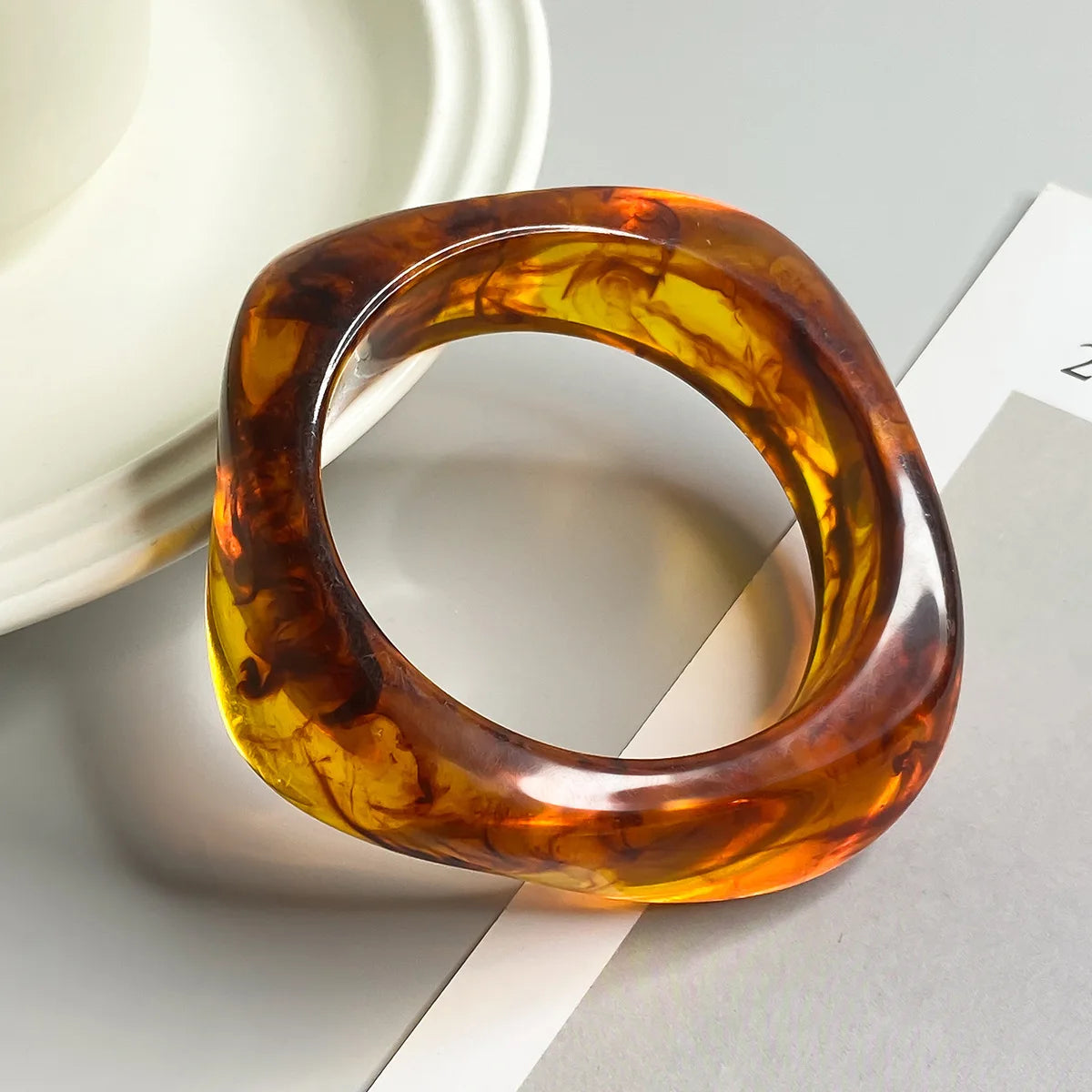 Manschettenarmband aus Harz – Vintage-Stil, unregelmäßige Formen