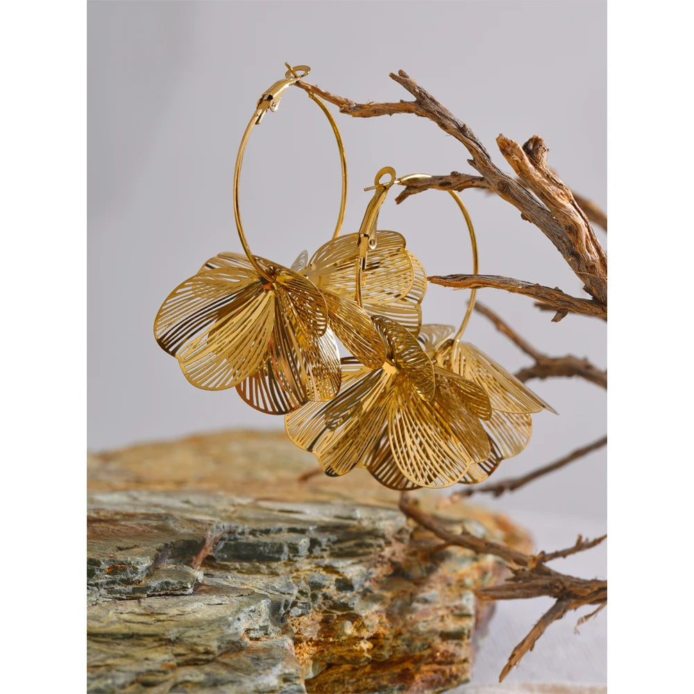 Boucles d’oreilles fleur dorée – Design exclusif, acier inoxydable