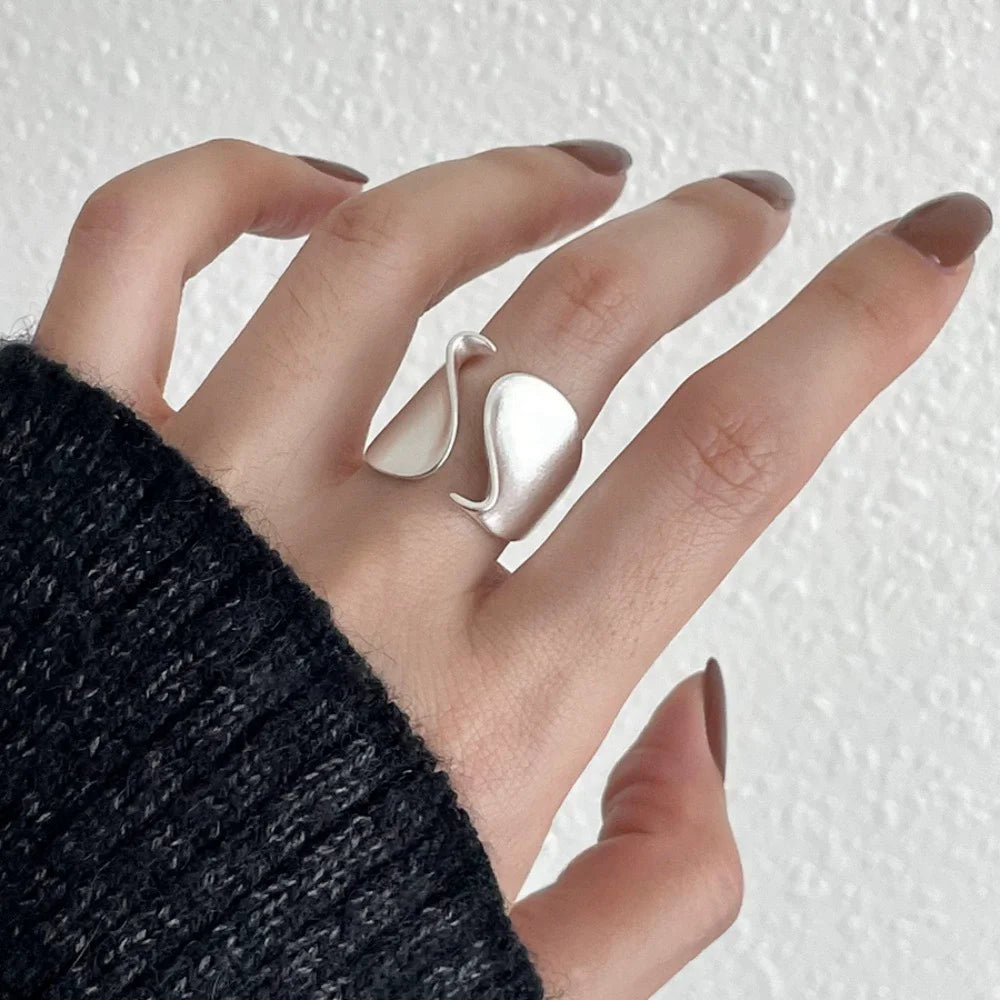 Minimalistischer breiter Ring aus 925er Silber – Modernes & elegantes Design