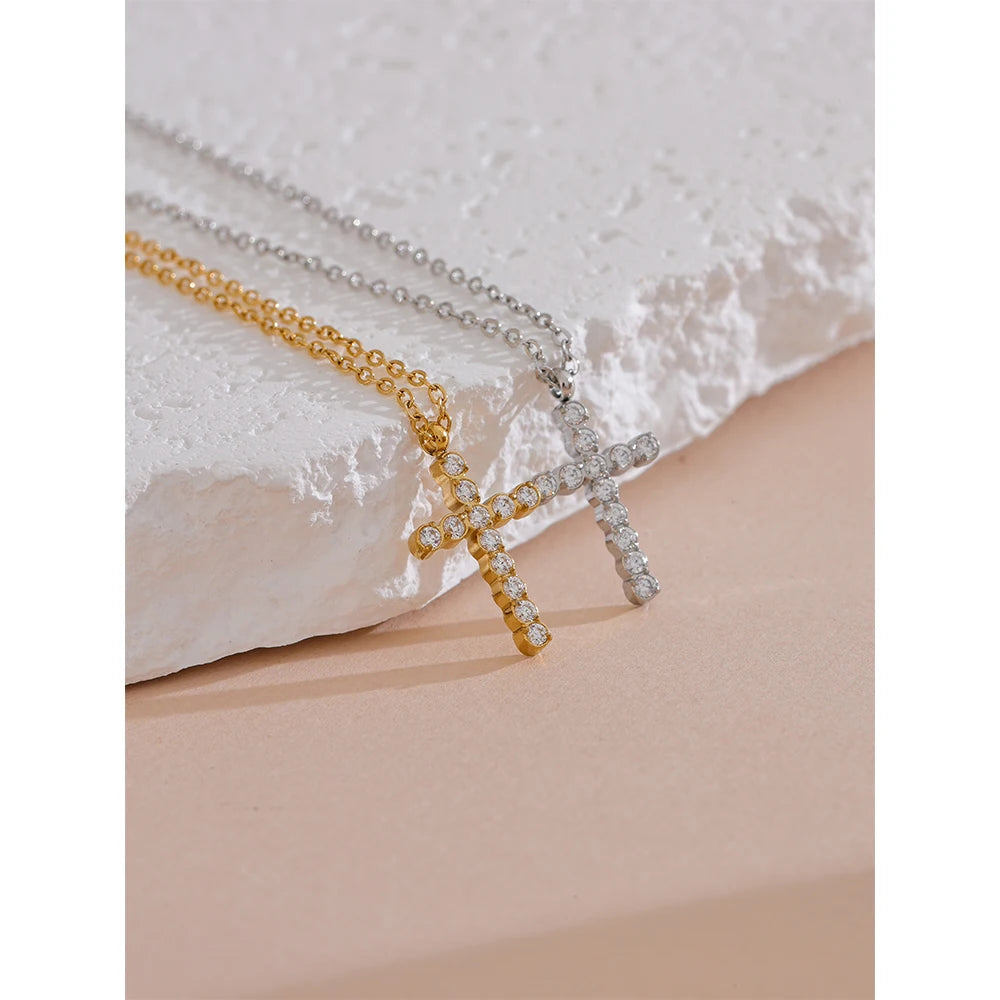 Zirkonia-Kreuz-Halskette – Brillante Eleganz