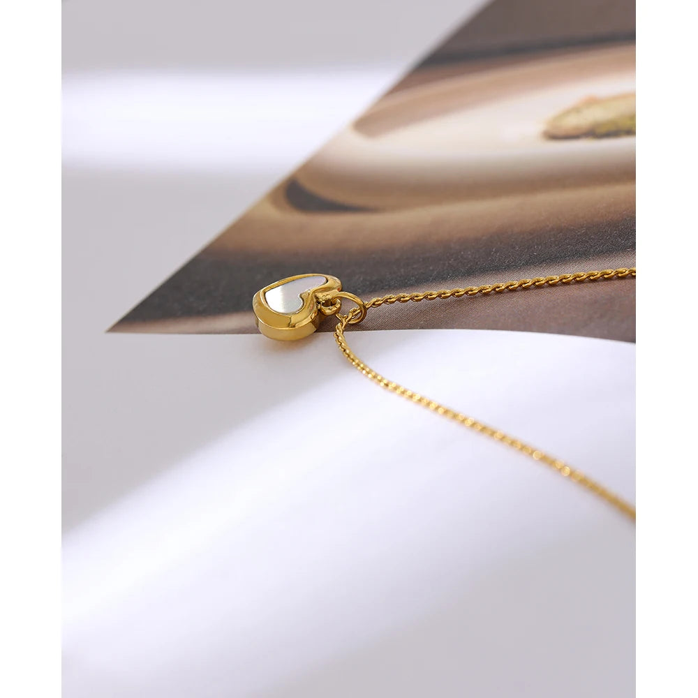 Collier Pendentif Cœur en Coquille Naturelle