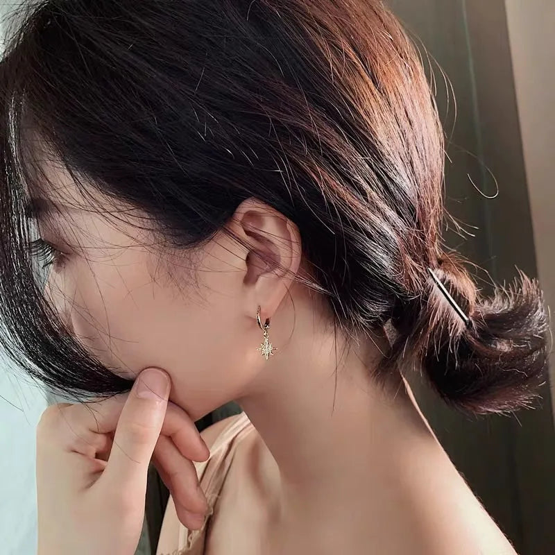 Boucles d’oreilles asymétriques étoile & lune en argent 925  Créoles plaqué or CZ tendance