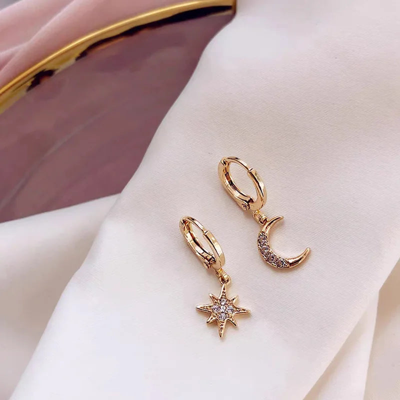 Boucles d’oreilles asymétriques étoile & lune en argent 925  Créoles plaqué or CZ tendance