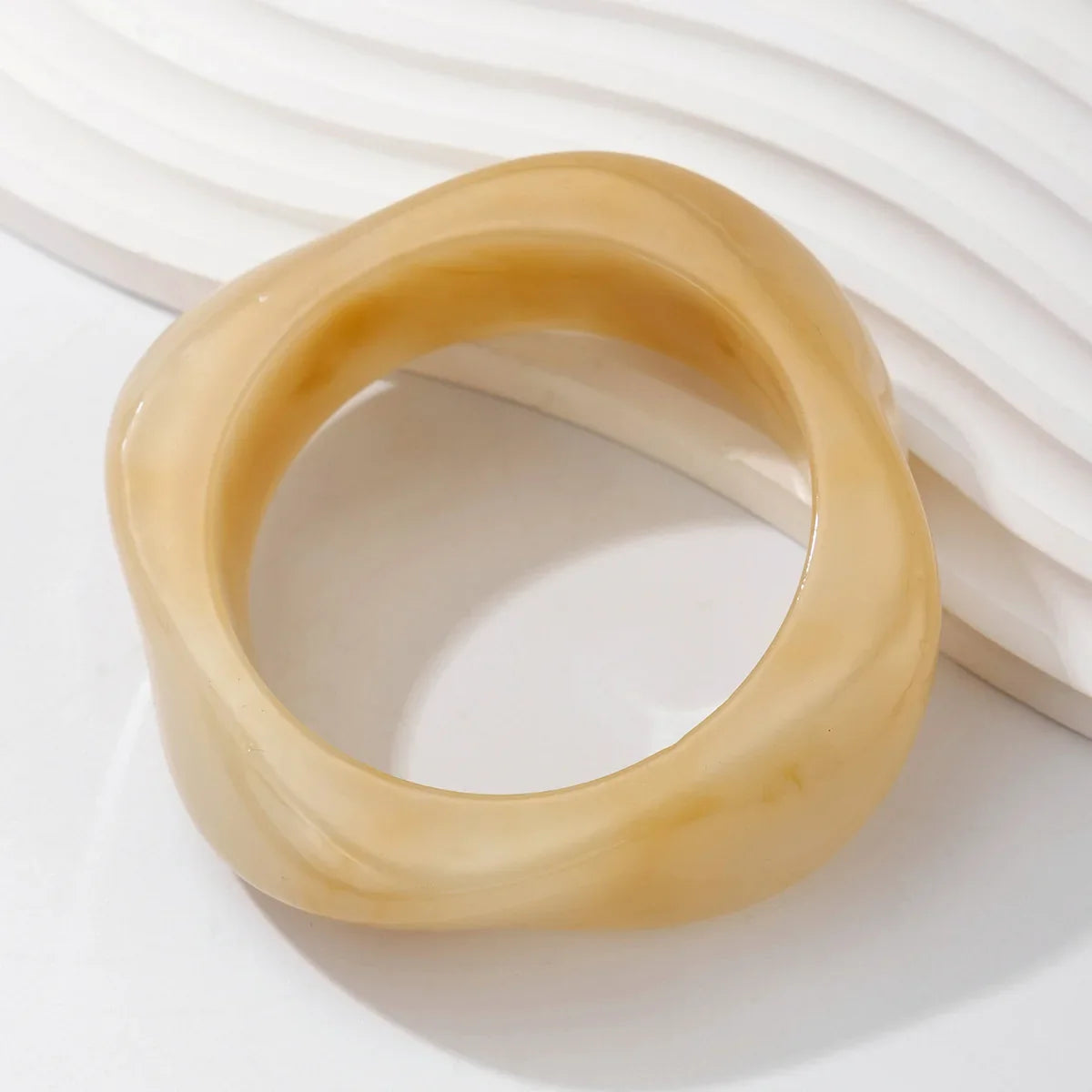 Bracelet manchette résine marron – géométrique