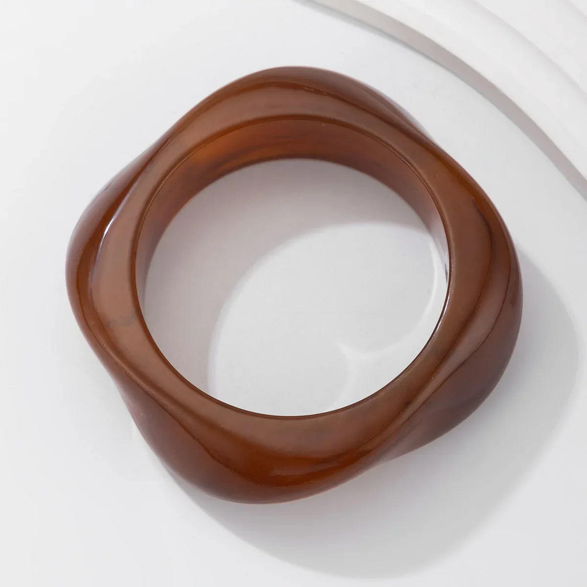 Bracelet manchette résine marron – géométrique