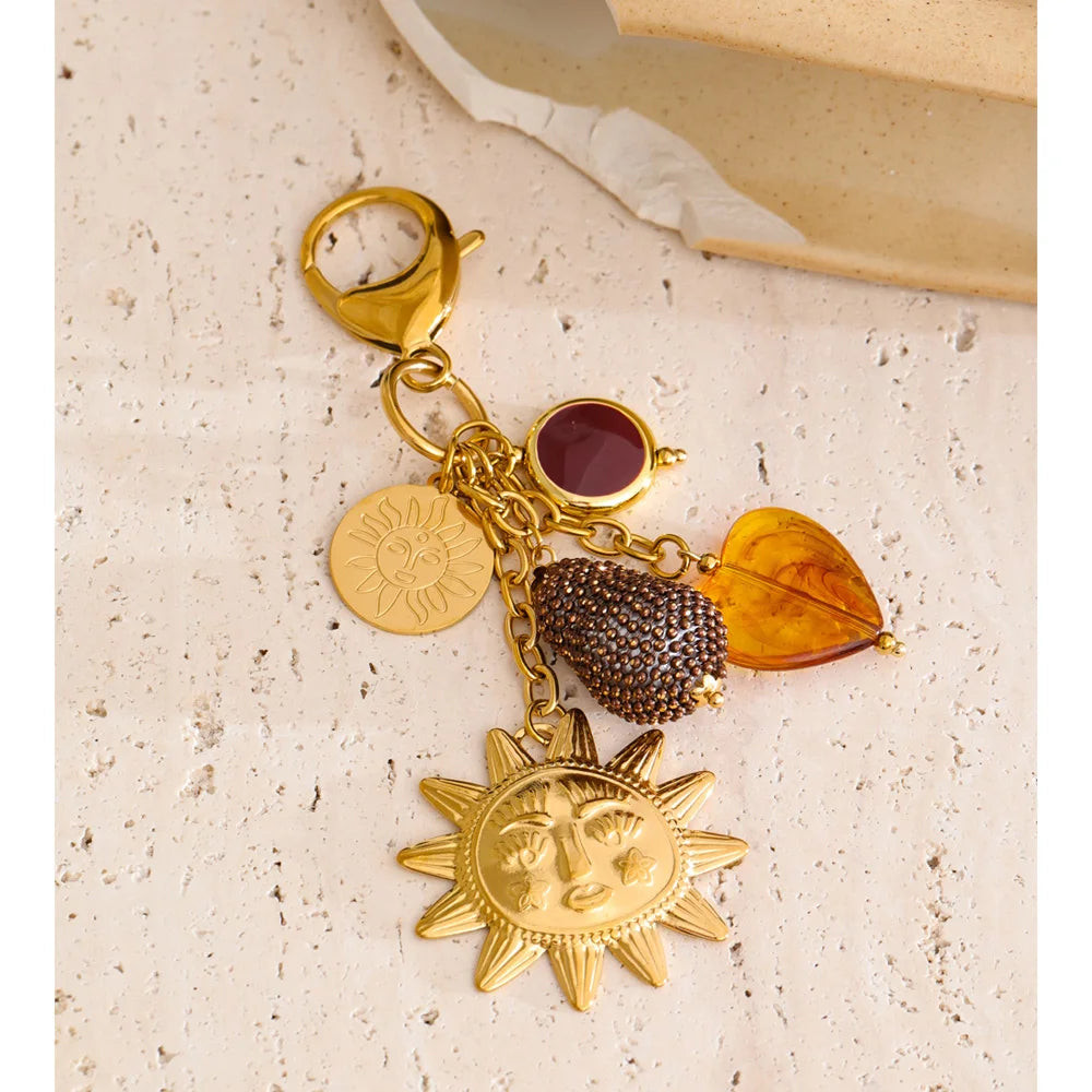 Porte-clés pendentif soleil et cœur en résine dorée
