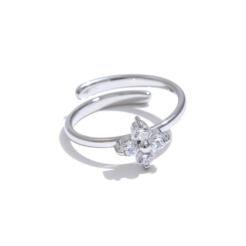 Bague fleur dorée – zircone scintillante ajustable