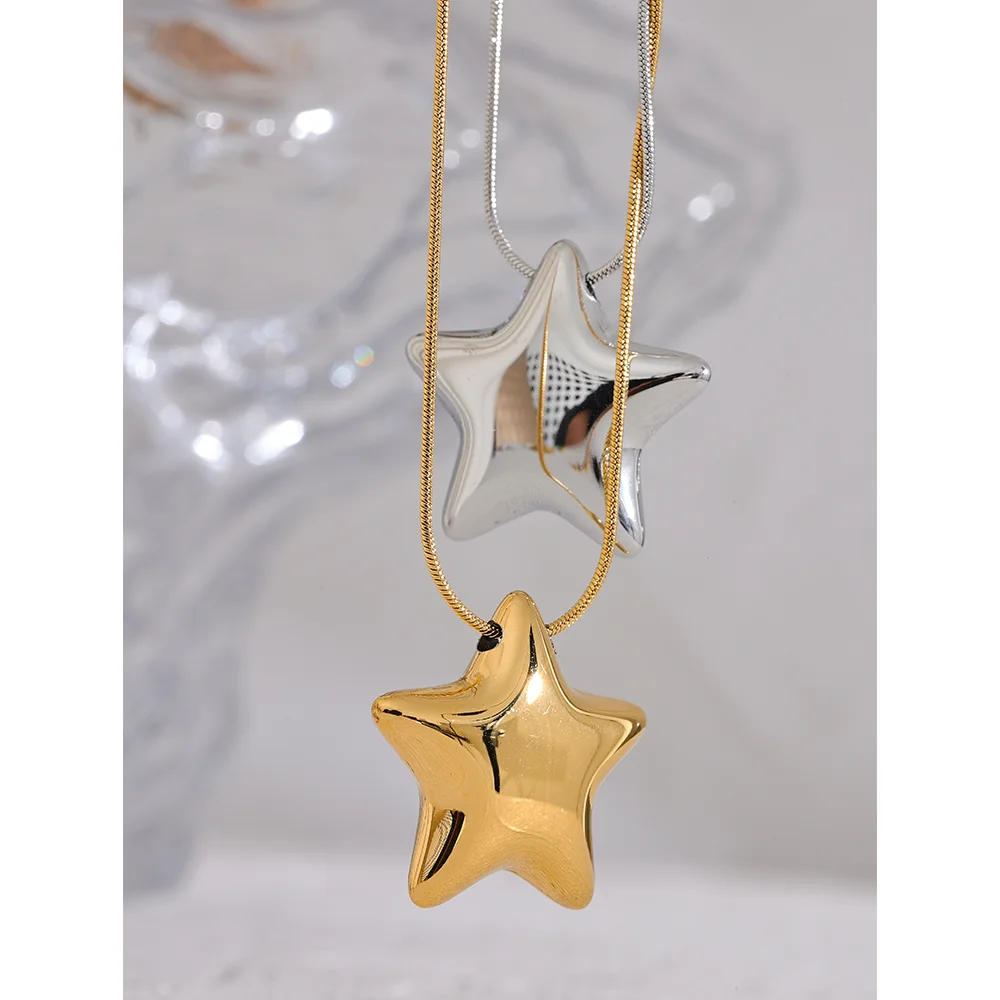 Collier Pendentif Étoile en Acier Inoxydable Plaqué Or 18K – Brillance Moderne et Charme Céleste