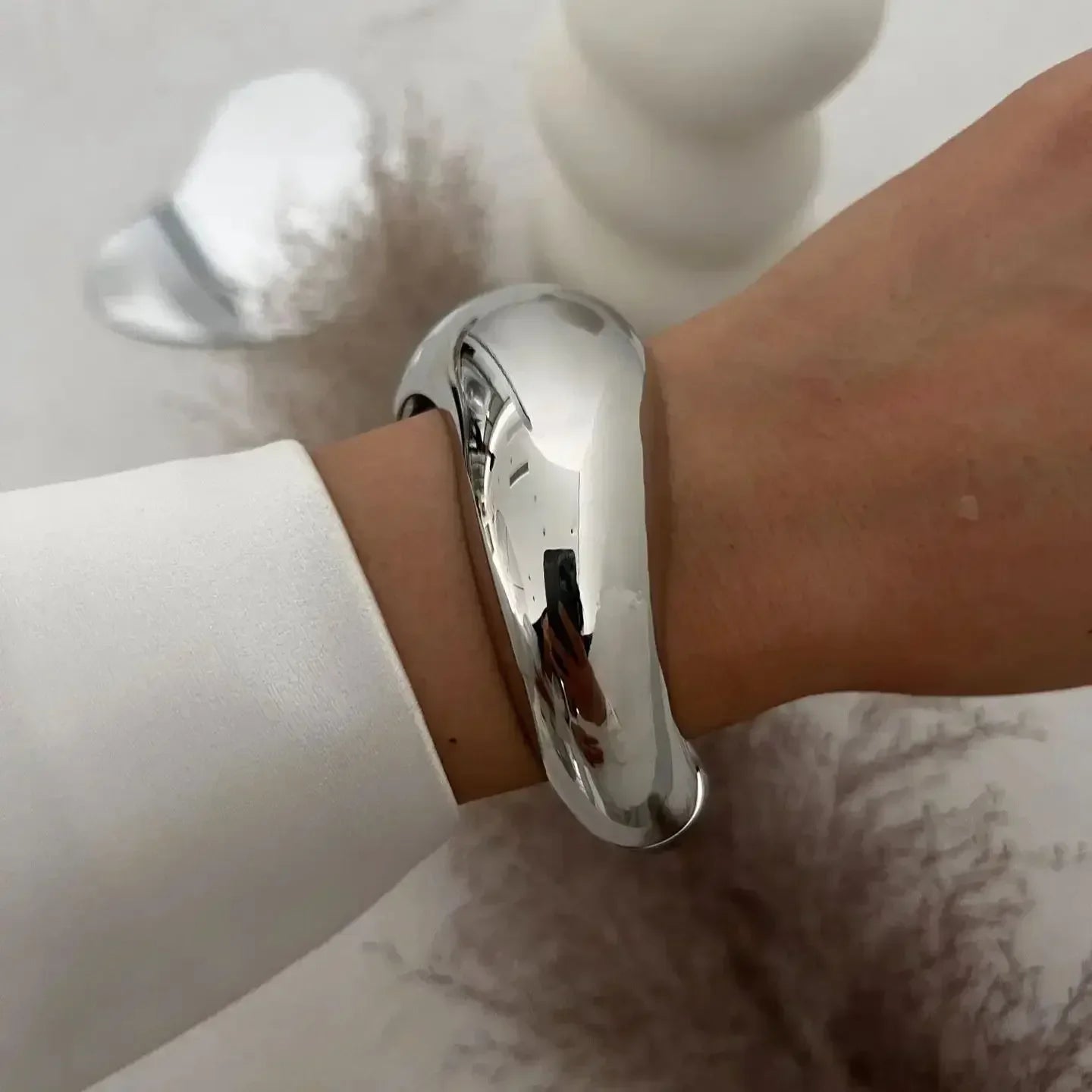 Wide cuff bracelet – Gold or silver metal finish