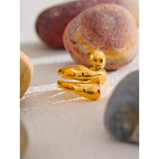 Bague texture dorée – élégance sculptée